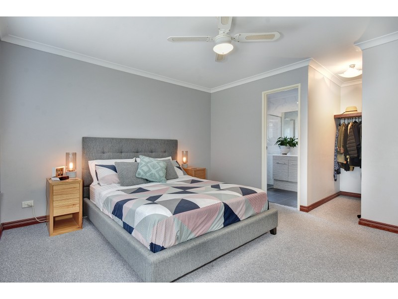 8 Gutha Retreat, Hocking WA 6065