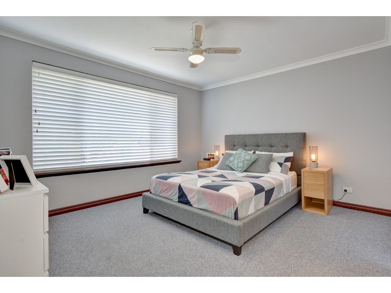 8 Gutha Retreat, Hocking WA 6065