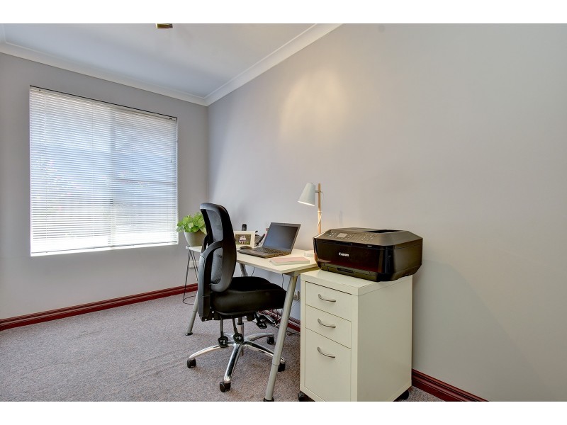 8 Gutha Retreat, Hocking WA 6065