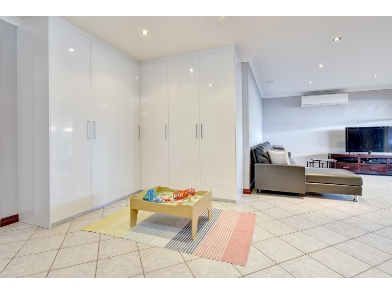 8 Gutha Retreat, Hocking WA 6065