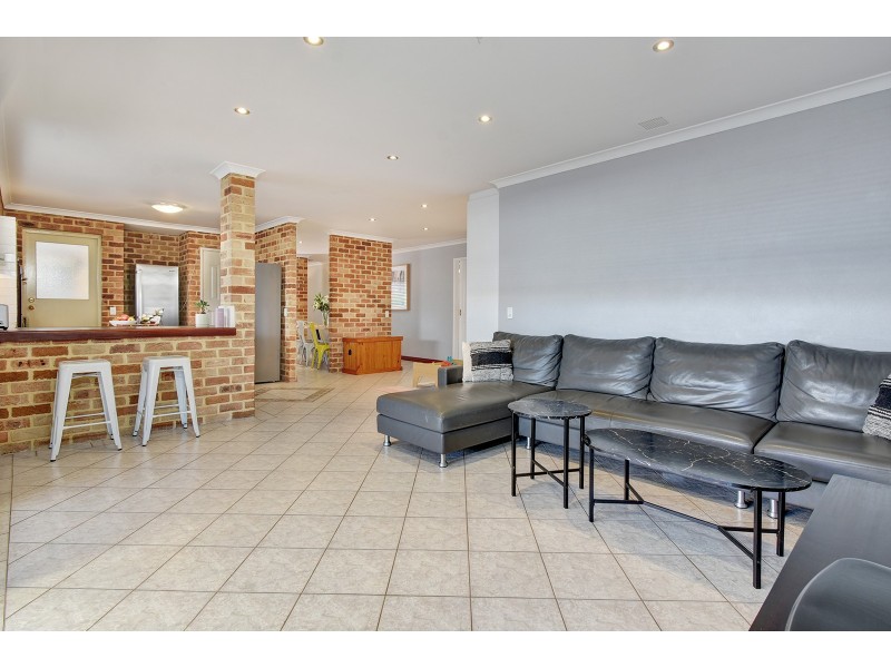 8 Gutha Retreat, Hocking WA 6065