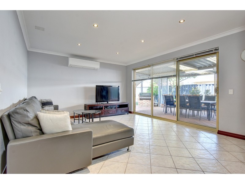 8 Gutha Retreat, Hocking WA 6065