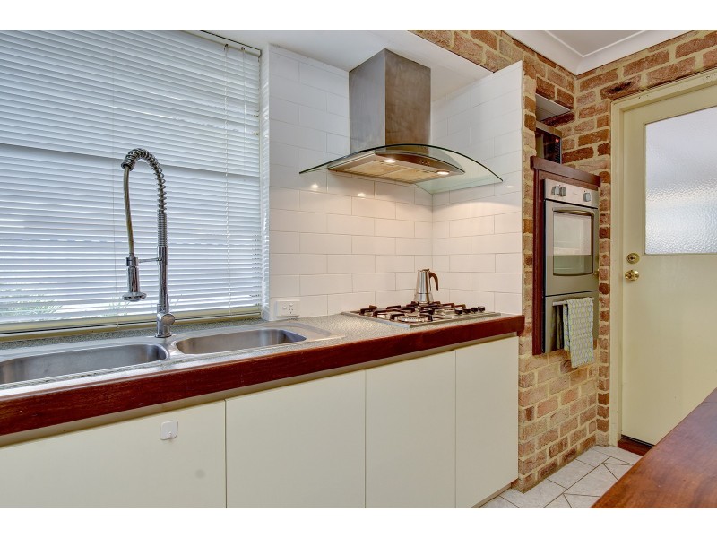 8 Gutha Retreat, Hocking WA 6065