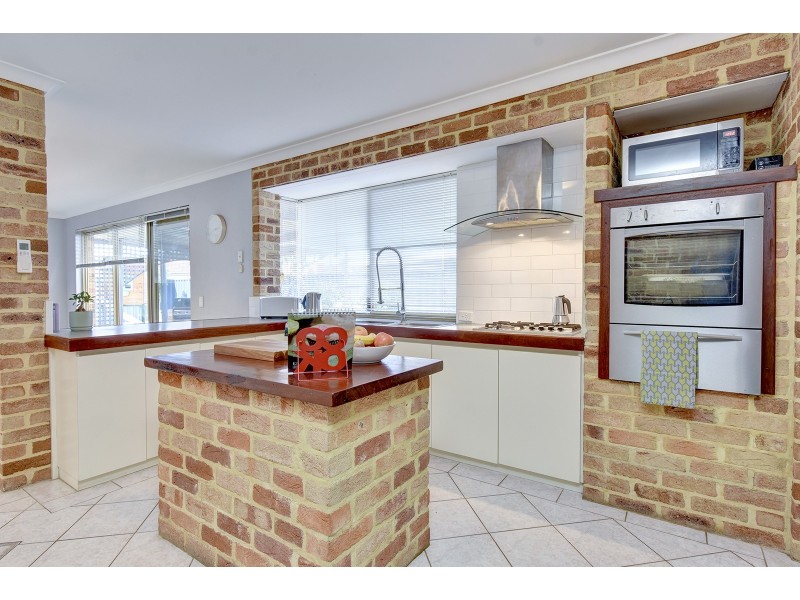 8 Gutha Retreat, Hocking WA 6065