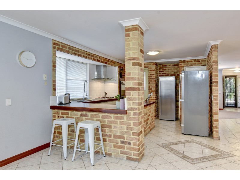 8 Gutha Retreat, Hocking WA 6065