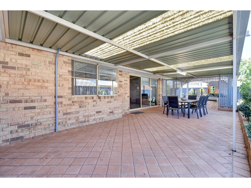 8 Gutha Retreat, Hocking WA 6065