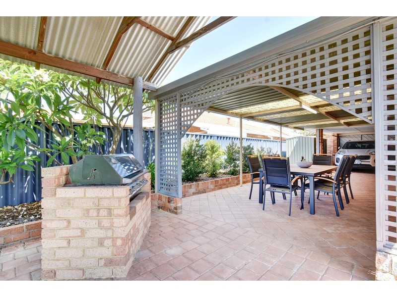 8 Gutha Retreat, Hocking WA 6065