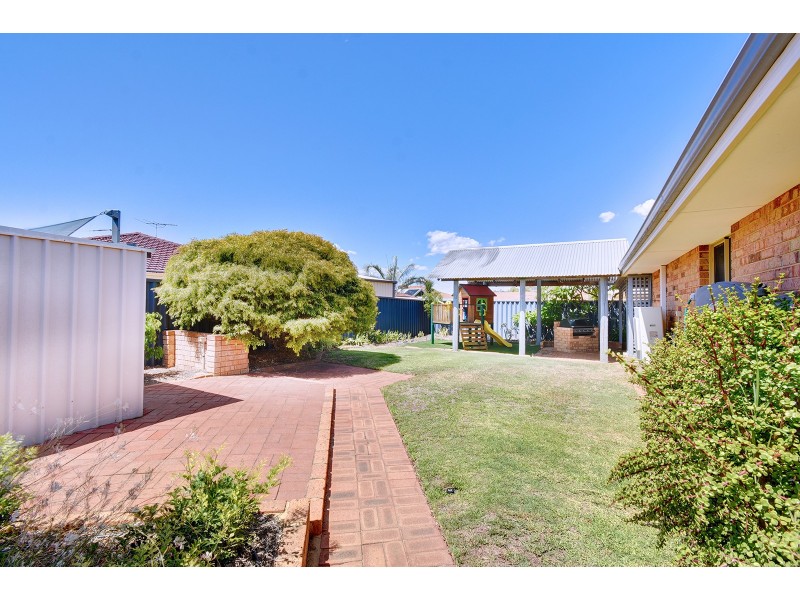 8 Gutha Retreat, Hocking WA 6065