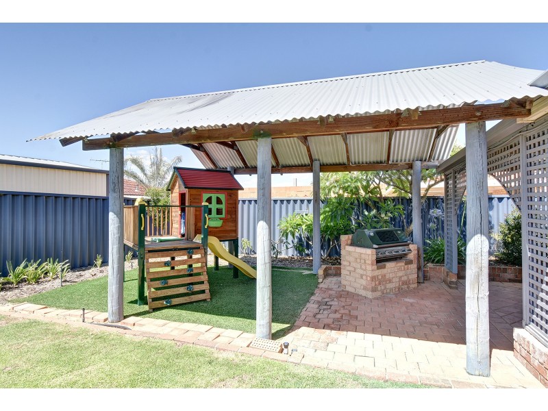 8 Gutha Retreat, Hocking WA 6065