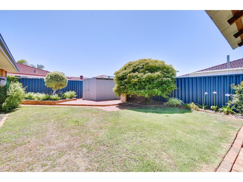 8 Gutha Retreat, Hocking WA 6065