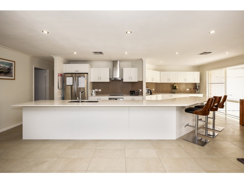 12 Ringrose Heights, Landsdale WA 6065