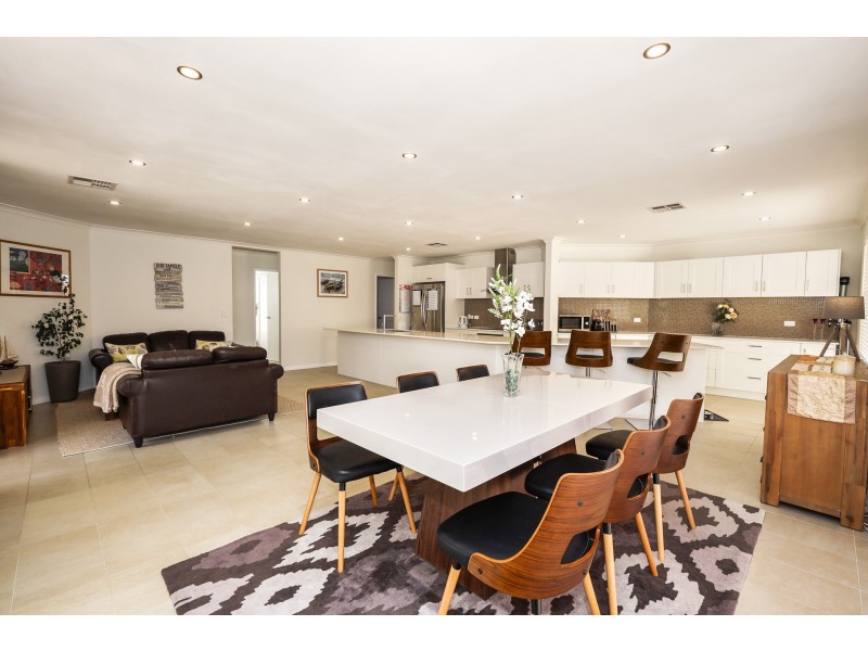 12 Ringrose Heights, Landsdale WA 6065