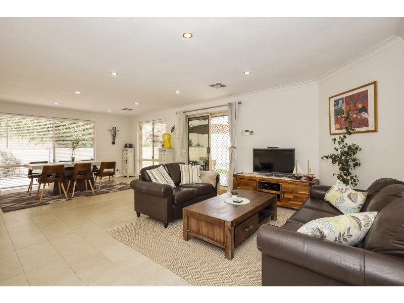 12 Ringrose Heights, Landsdale WA 6065