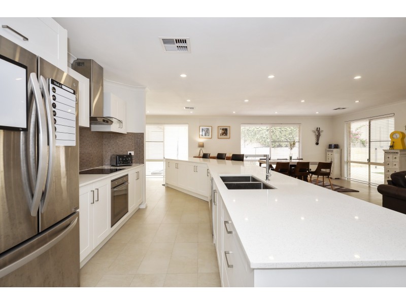 12 Ringrose Heights, Landsdale WA 6065