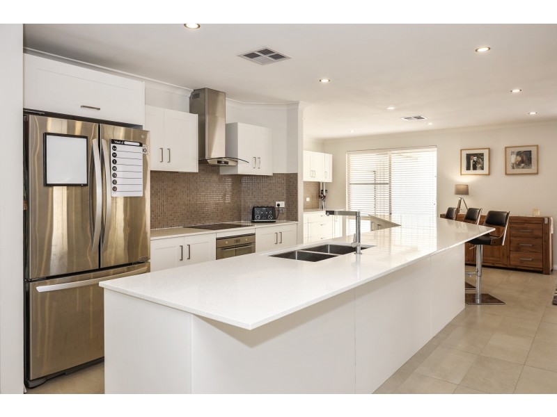 12 Ringrose Heights, Landsdale WA 6065