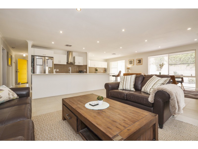 12 Ringrose Heights, Landsdale WA 6065