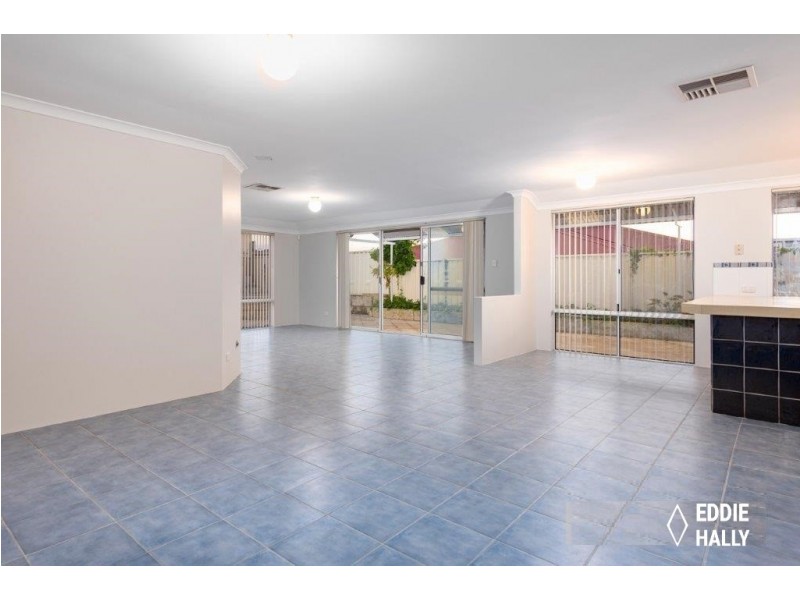 16 The Crest, Success WA 6164