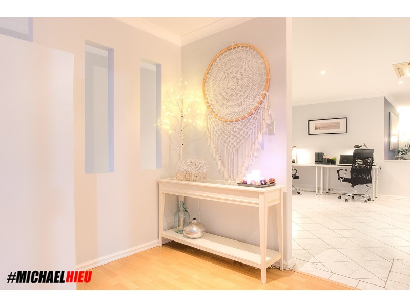 9 Monash Circle, Marangaroo WA 6064