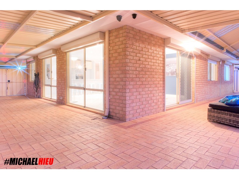 9 Monash Circle, Marangaroo WA 6064