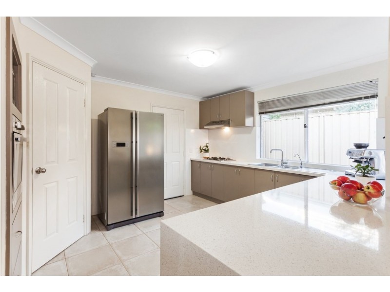 8 Oslo Street, Hocking WA 6065