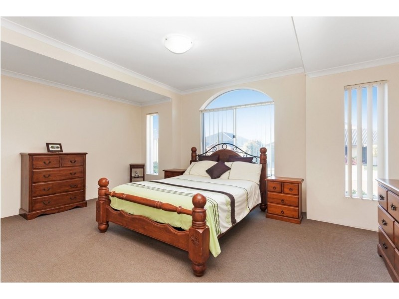 8 Oslo Street, Hocking WA 6065