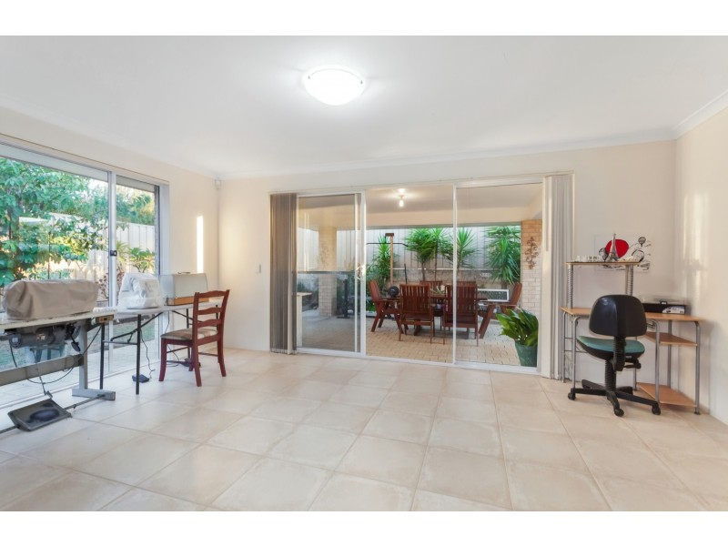 8 Oslo Street, Hocking WA 6065