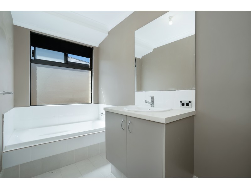 36 Adenine Bend, Piara Waters WA 6112