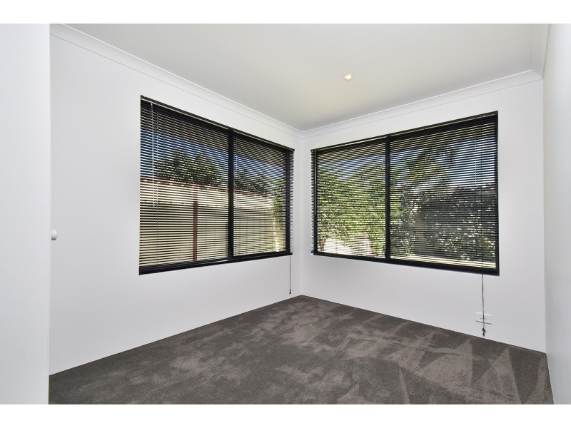 34 Kensington Way, Pearsall WA 6065