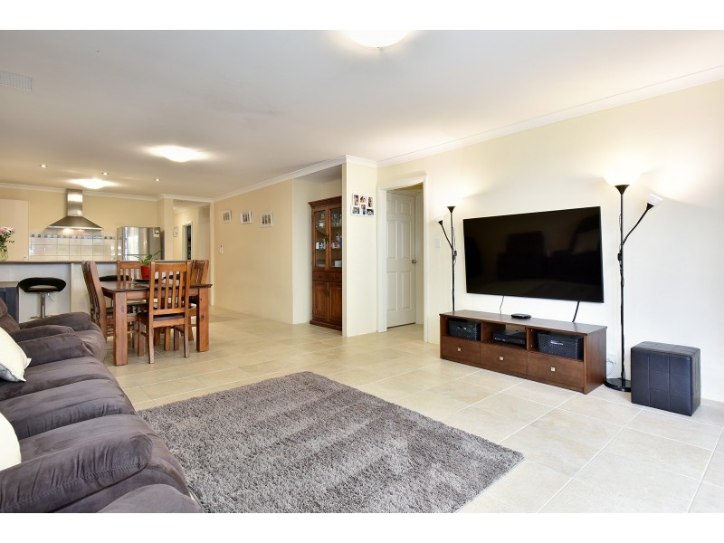 27 Zingarello Street, Pearsall WA 6065