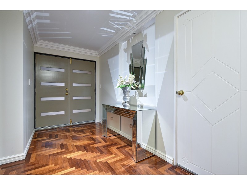 124 Golf Links Drive, Carramar WA 6031