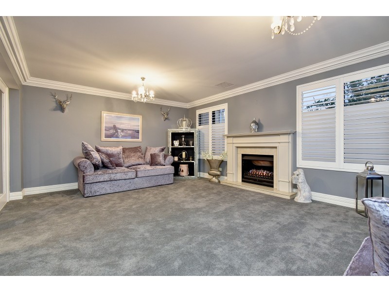 124 Golf Links Drive, Carramar WA 6031