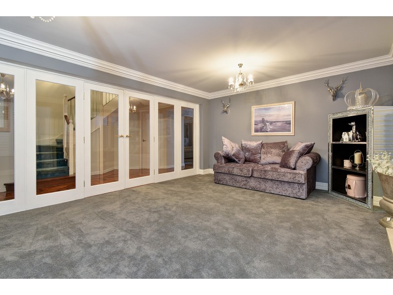 124 Golf Links Drive, Carramar WA 6031