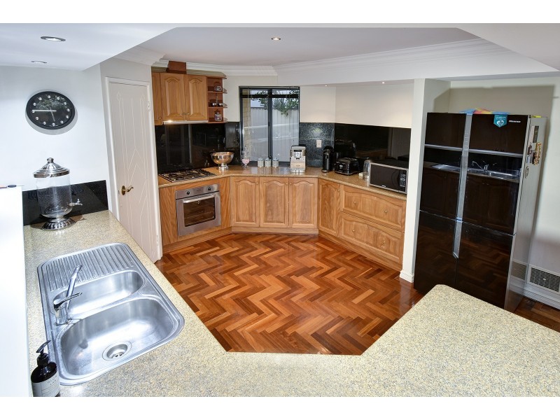 124 Golf Links Drive, Carramar WA 6031