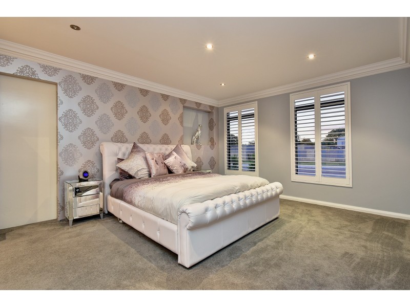 124 Golf Links Drive, Carramar WA 6031