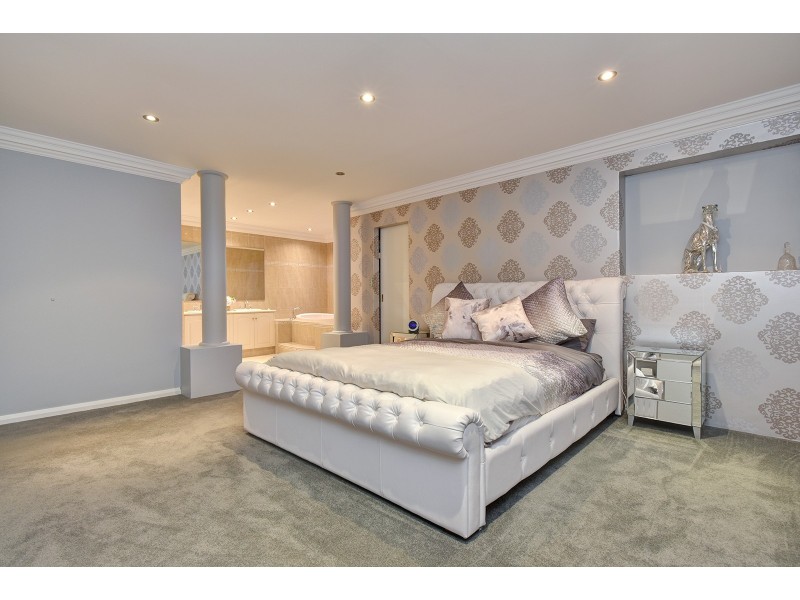 124 Golf Links Drive, Carramar WA 6031