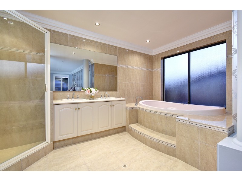 124 Golf Links Drive, Carramar WA 6031