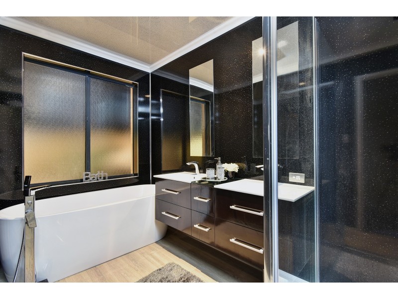 124 Golf Links Drive, Carramar WA 6031