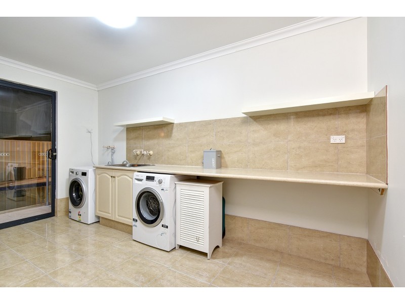 124 Golf Links Drive, Carramar WA 6031