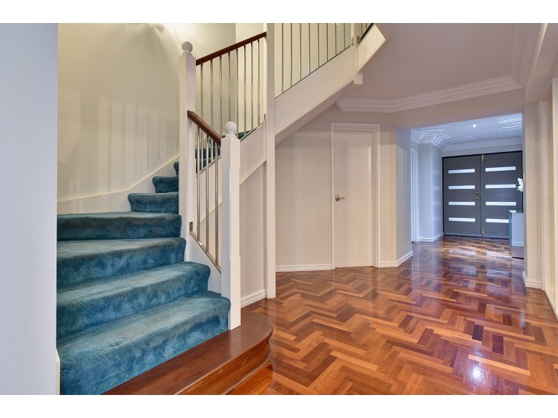 124 Golf Links Drive, Carramar WA 6031