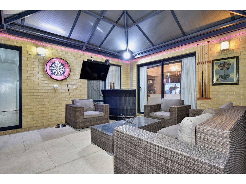 124 Golf Links Drive, Carramar WA 6031