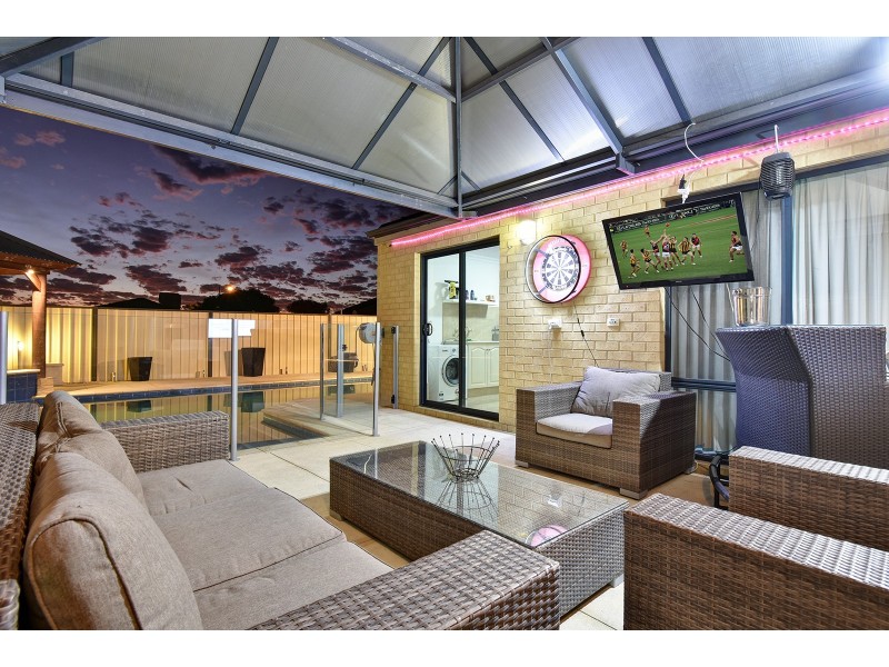 124 Golf Links Drive, Carramar WA 6031