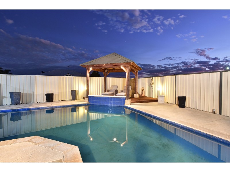 124 Golf Links Drive, Carramar WA 6031