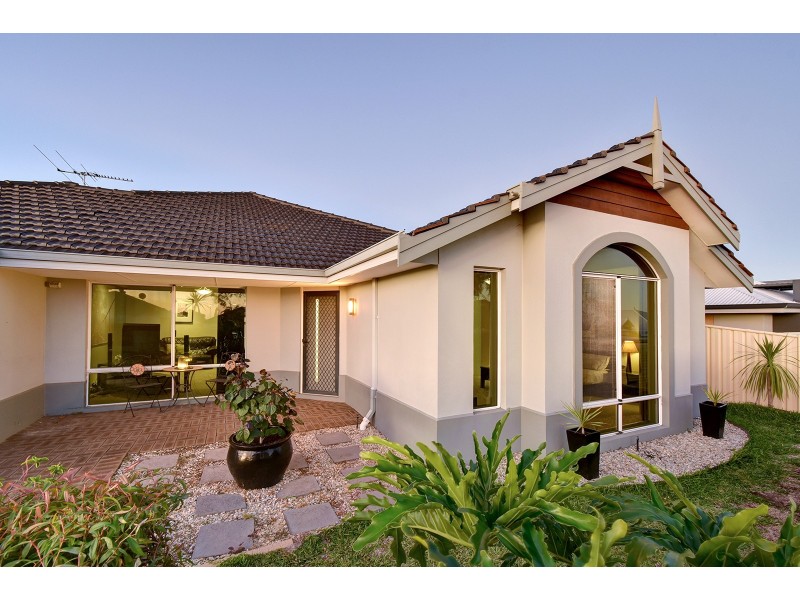 20 Lareema Gardens, Banksia Grove WA 6031