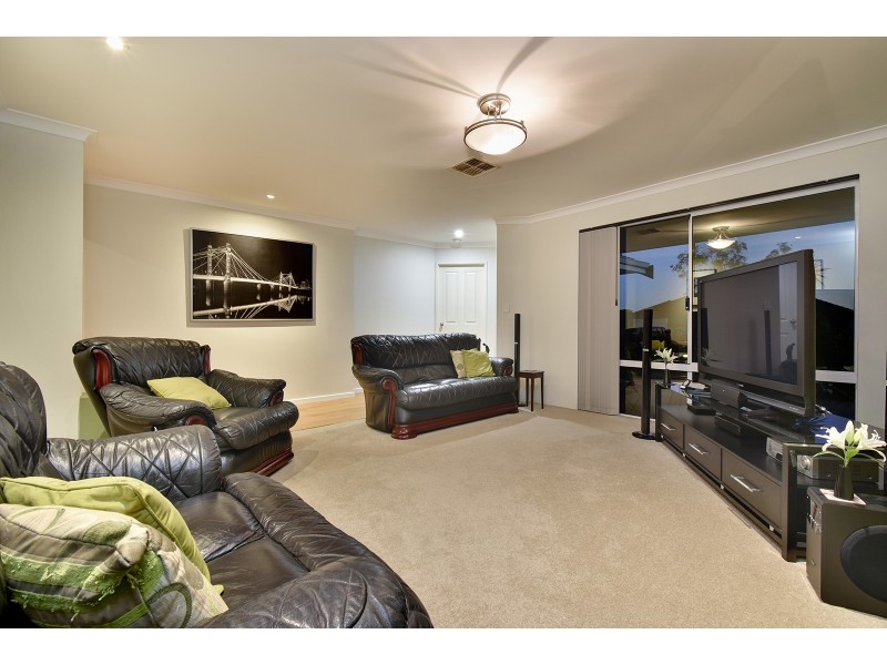 20 Lareema Gardens, Banksia Grove WA 6031