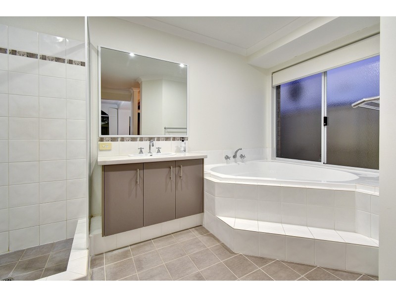 20 Lareema Gardens, Banksia Grove WA 6031