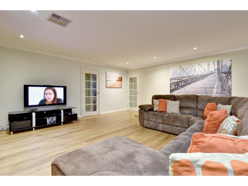 20 Lareema Gardens, Banksia Grove WA 6031