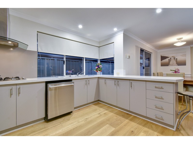 20 Lareema Gardens, Banksia Grove WA 6031