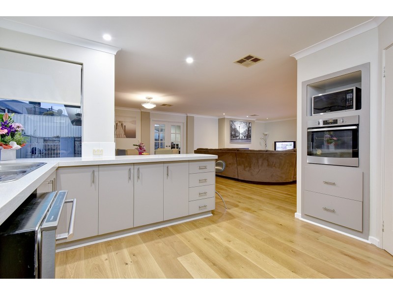 20 Lareema Gardens, Banksia Grove WA 6031