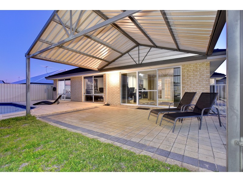 20 Lareema Gardens, Banksia Grove WA 6031