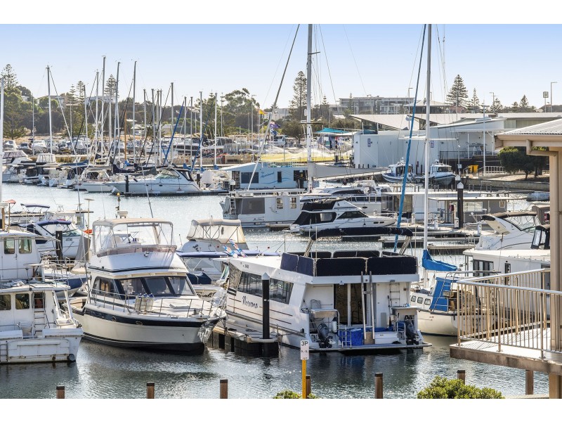 30/1 Breakwater Parade, Mandurah WA 6210